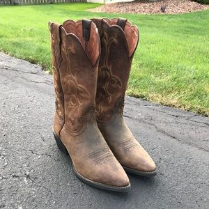 Justin cowboy boots- never worn